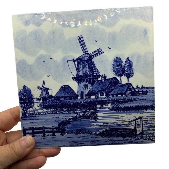 Delft Tile Blue & White Windmill Scene Ceramic Hand Painted Signed 6"x6" VTG - Picture 9 of 9